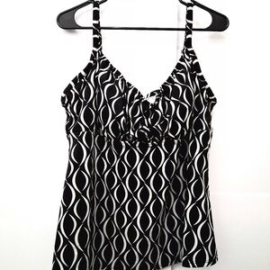 Black and White Patterned Women's Tankini Top Size 3X